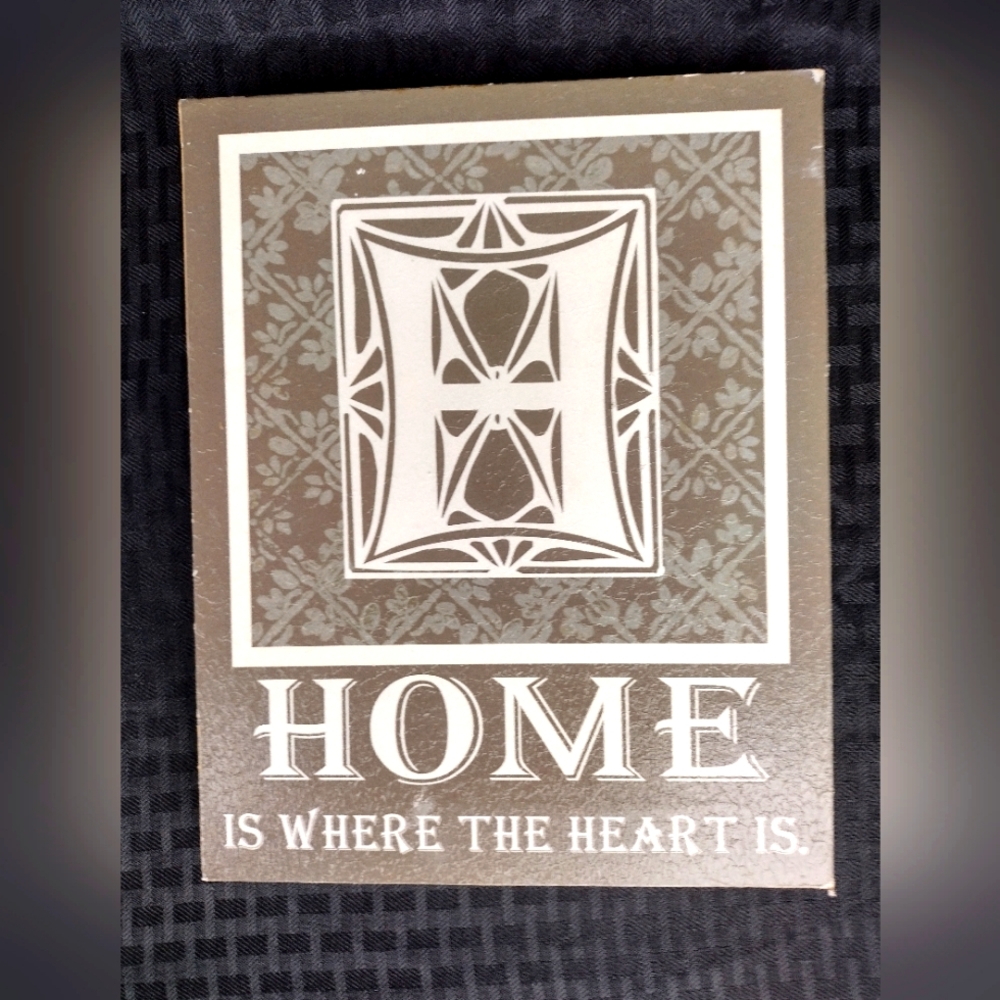 WALL ART. HANGING WALL DECOR SIGN, HOME IS WHERE THE HEART IS